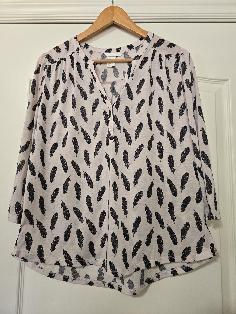 H&M Light Pink Feather-Print V-Neck Blouse Soft Comfy Lightweight